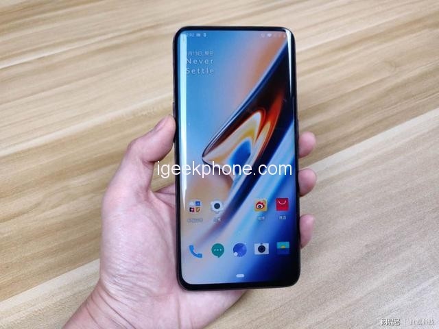 OnePlus 7 lo dien voi man hinh truot, RAM 10 GB hinh anh