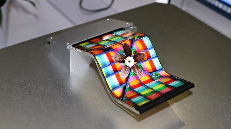 Huawei sap ra smartphone man hinh gap, gia tren 1.000 USD hinh anh