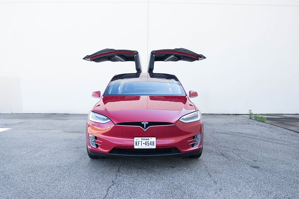 Tesla Model X 'gay canh' do chu xe bat can hinh anh