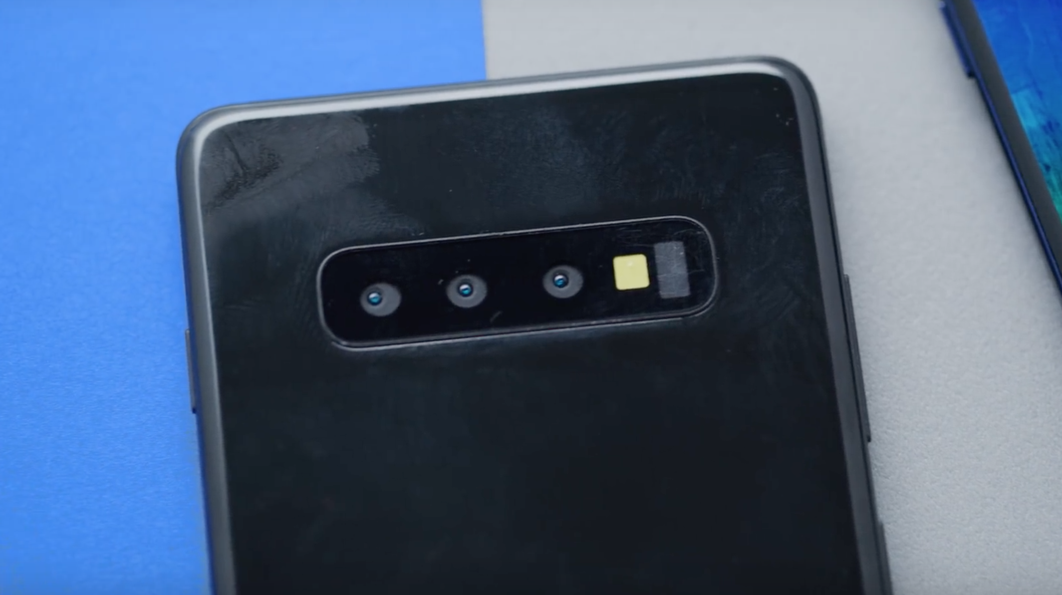lo dien Galaxy S10 va Galaxy S10+ anh 4