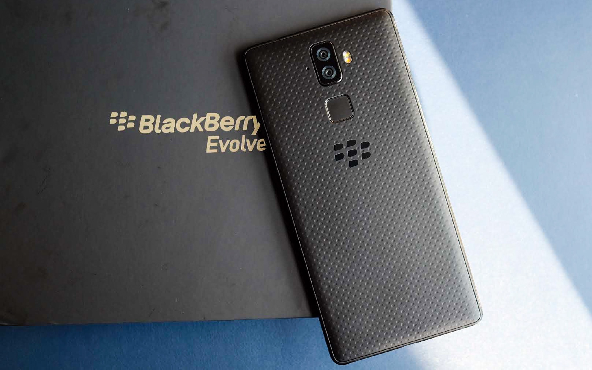 BlackBerry Evolve ve Viet Nam anh 1