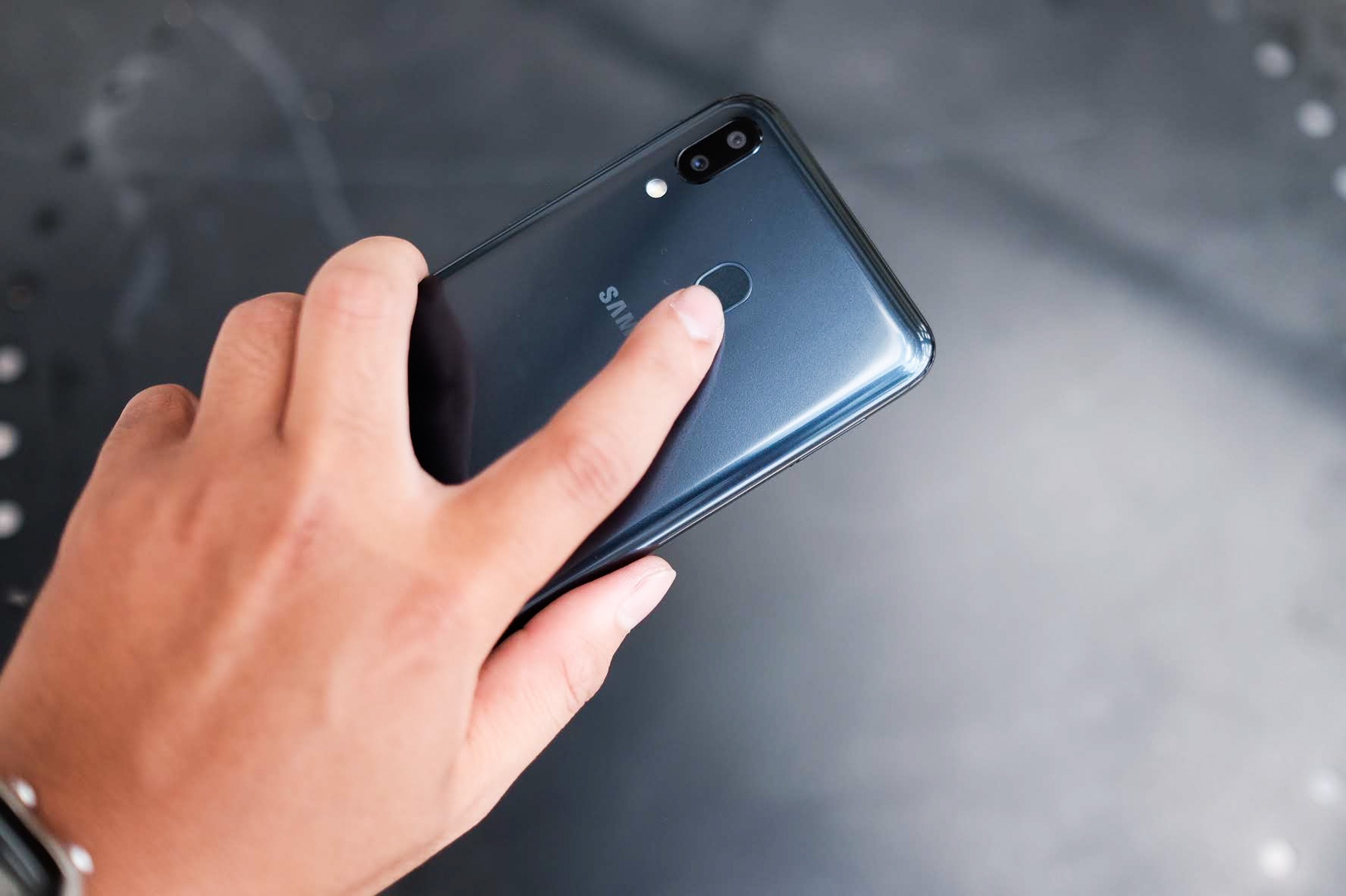 Trai nghiem Galaxy M20 anh 6