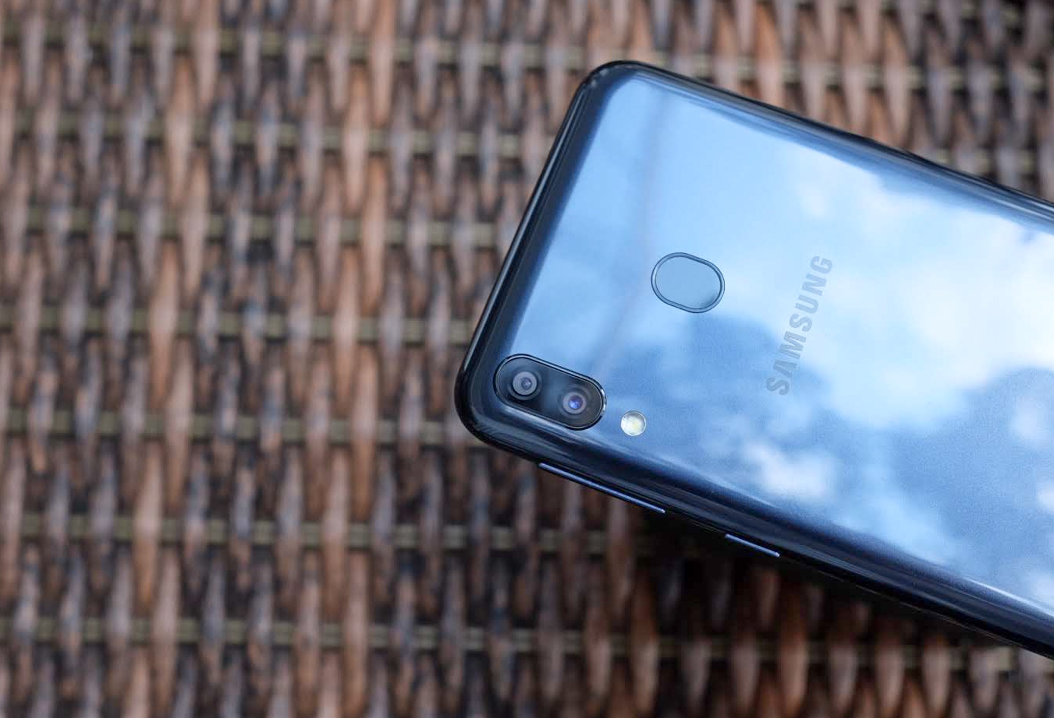 Trai nghiem Galaxy M20 anh 9