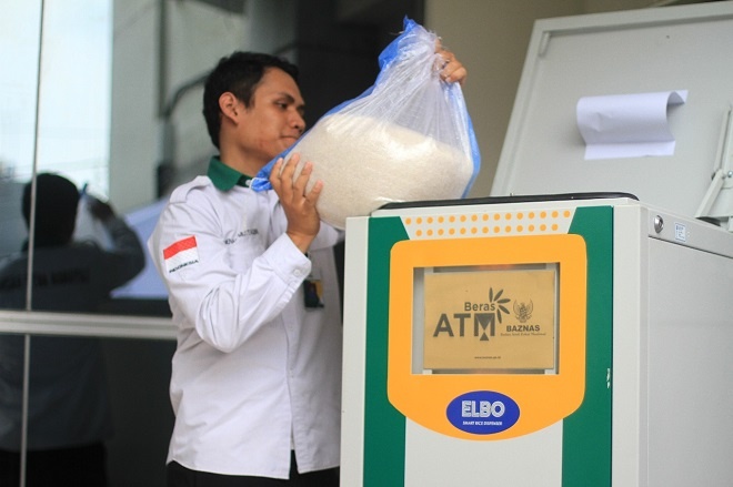 May ATM rut gao thay vi tien hinh anh