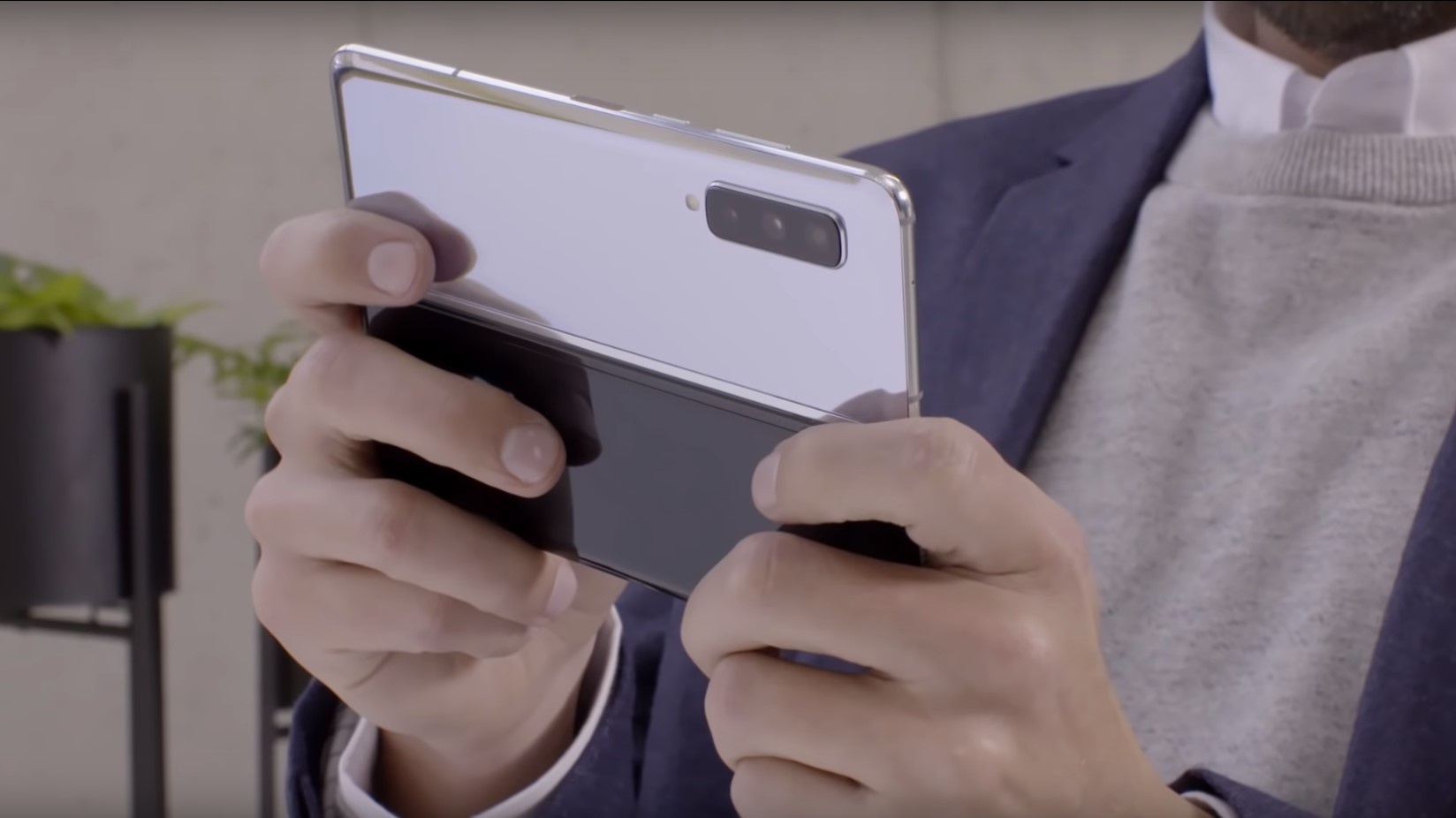 Anh chi tiet Galaxy Fold anh 9