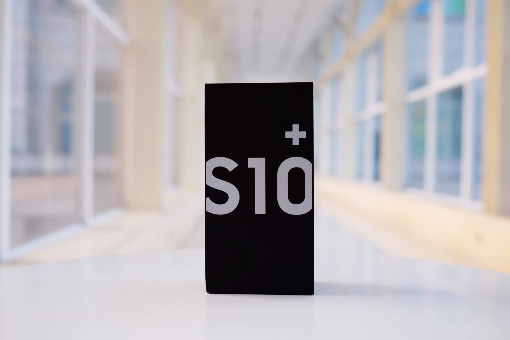 Mo hop Galaxy S10+ anh 1