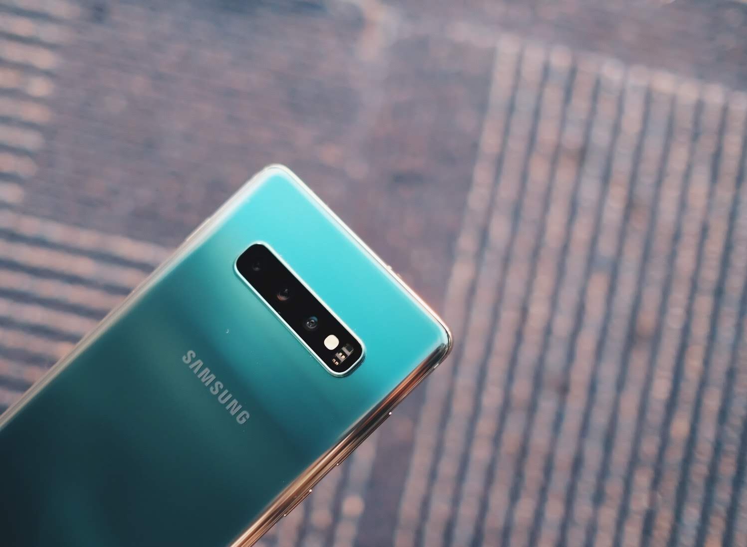 Mo hop Galaxy S10+ anh 4