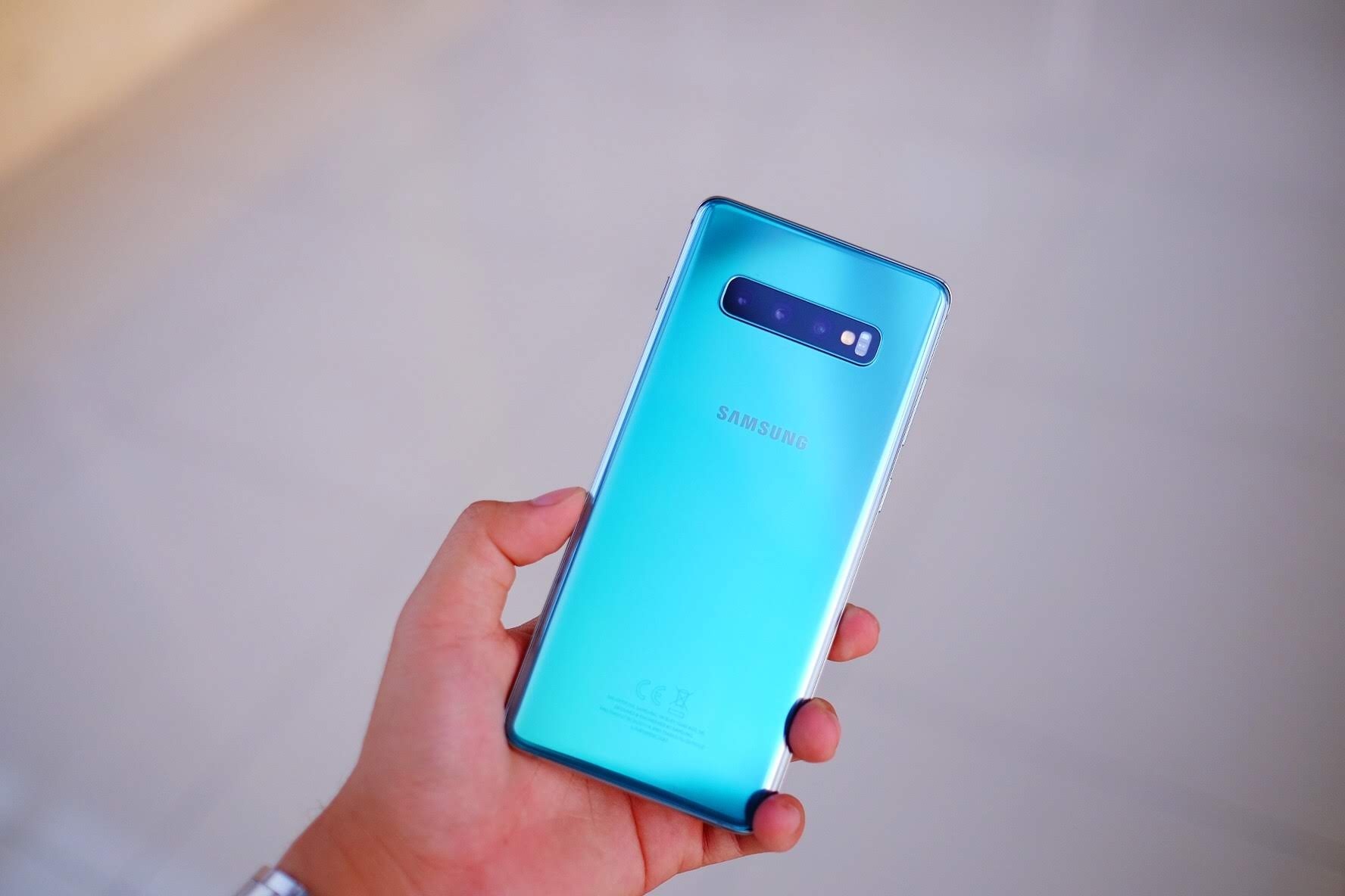 Mo hop Galaxy S10+ anh 6