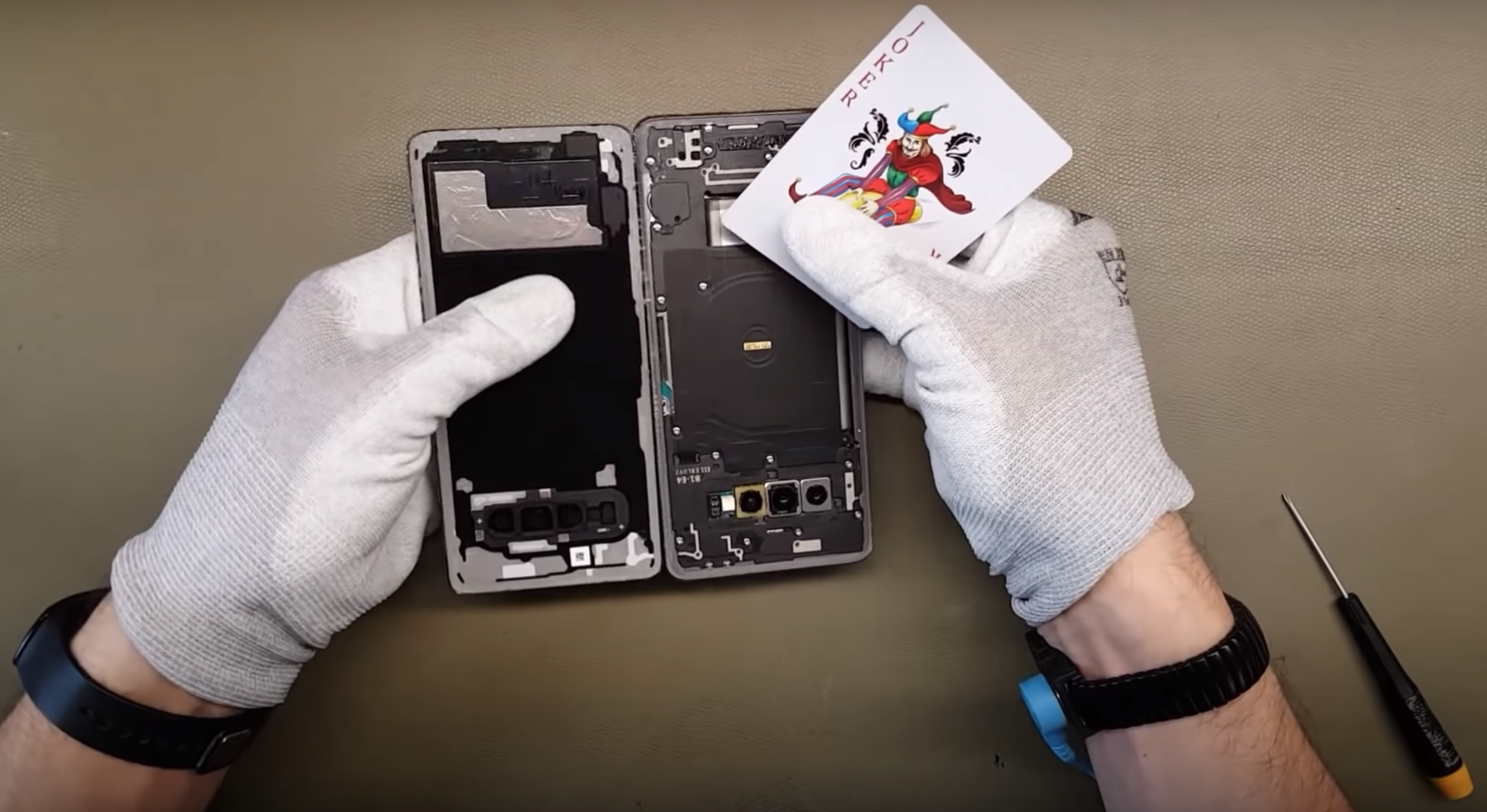 ben trong galaxy S10 anh 2