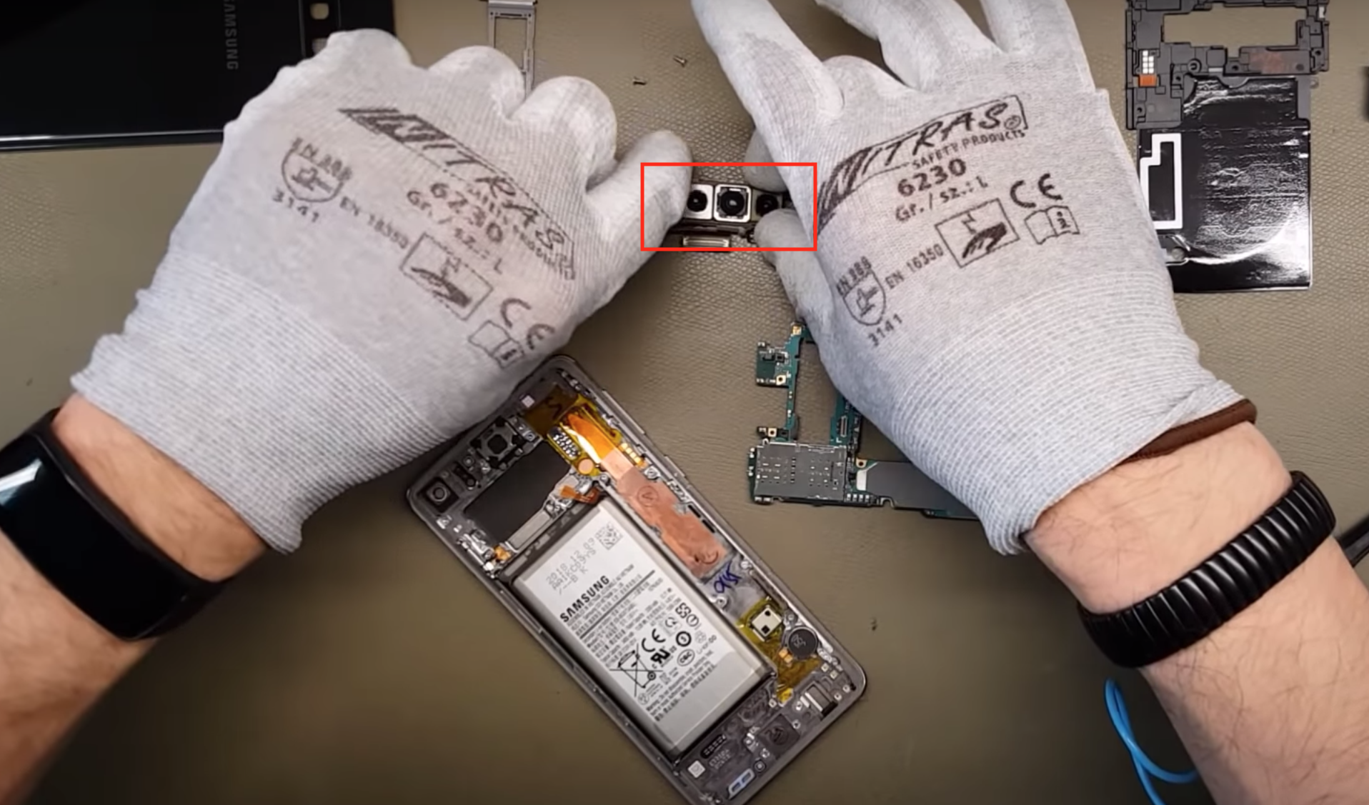 ben trong galaxy S10 anh 5