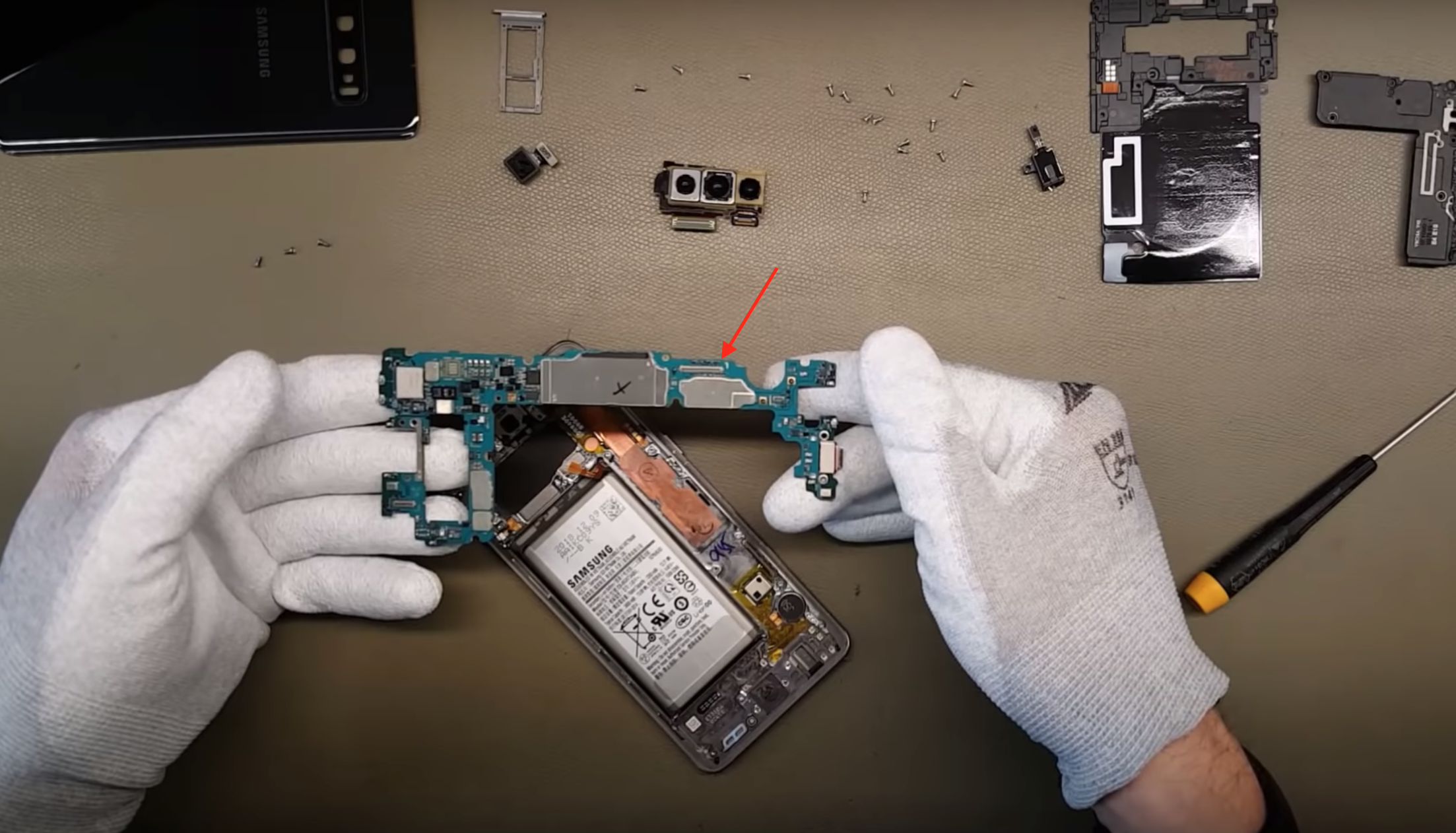 ben trong galaxy S10 anh 7