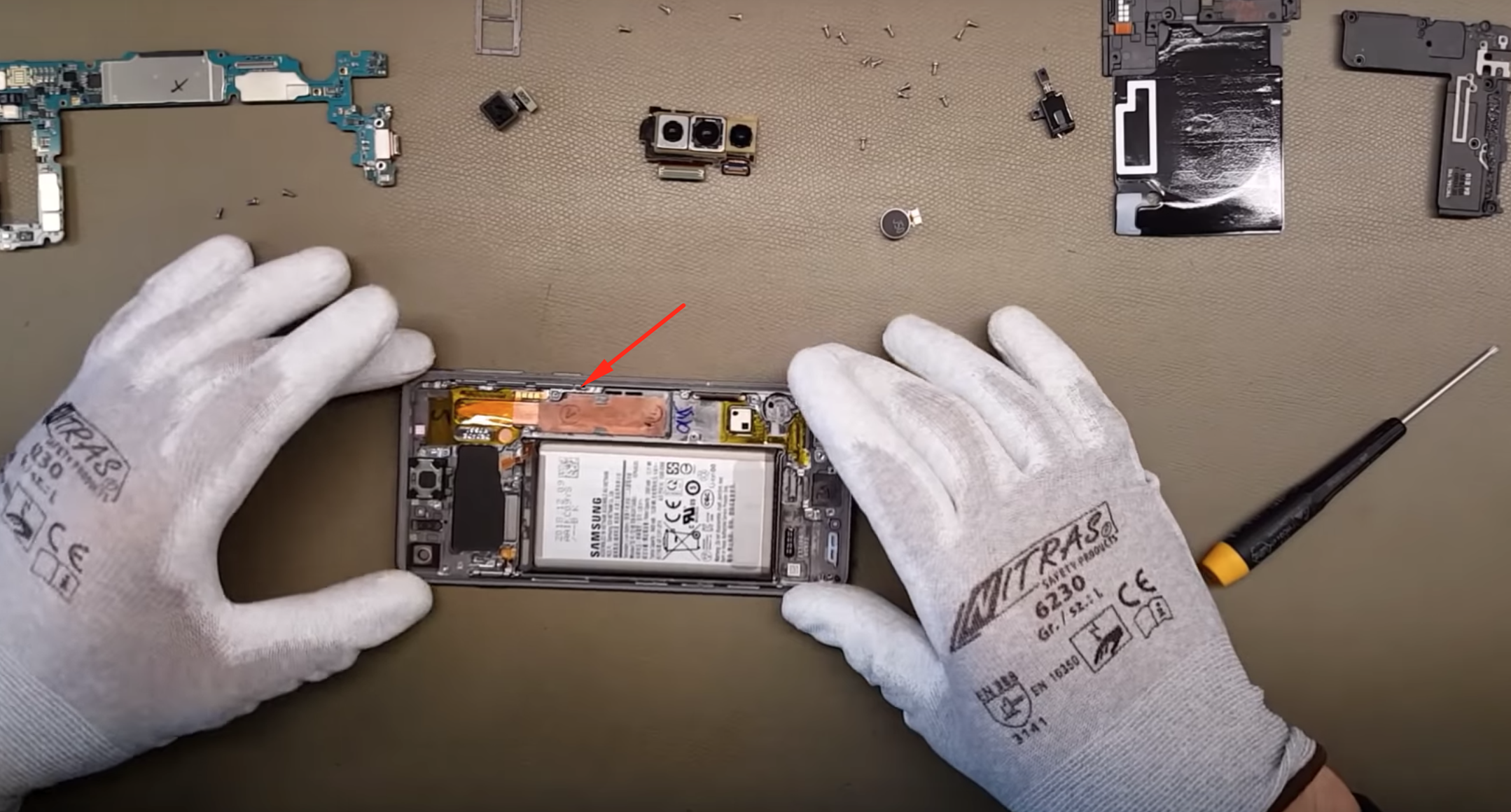 ben trong galaxy S10 anh 6