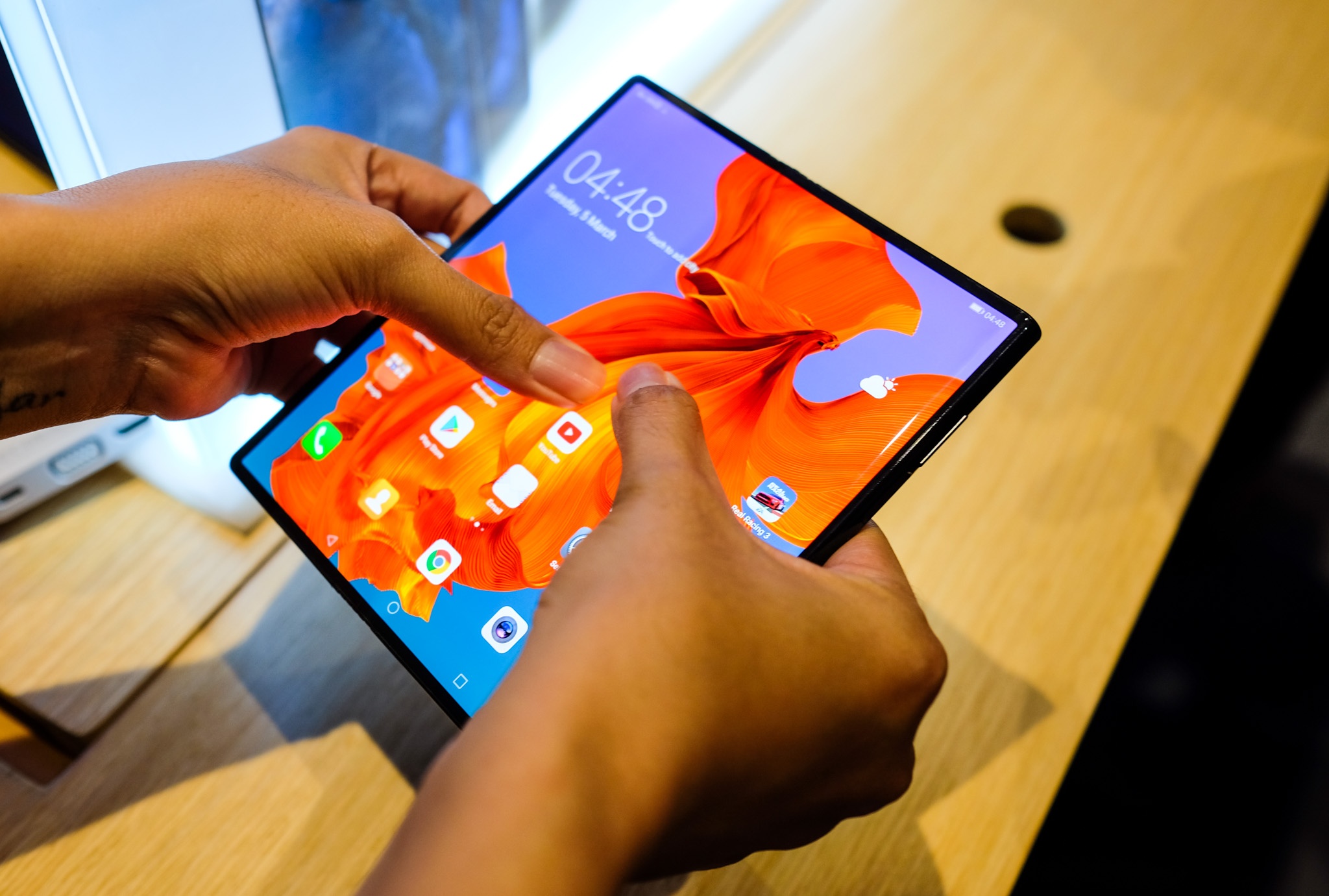 Huawei Mate X tai Viet Nam anh 2