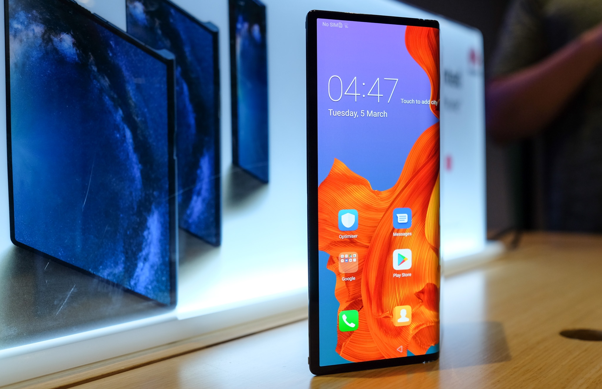Huawei Mate X tai Viet Nam anh 1