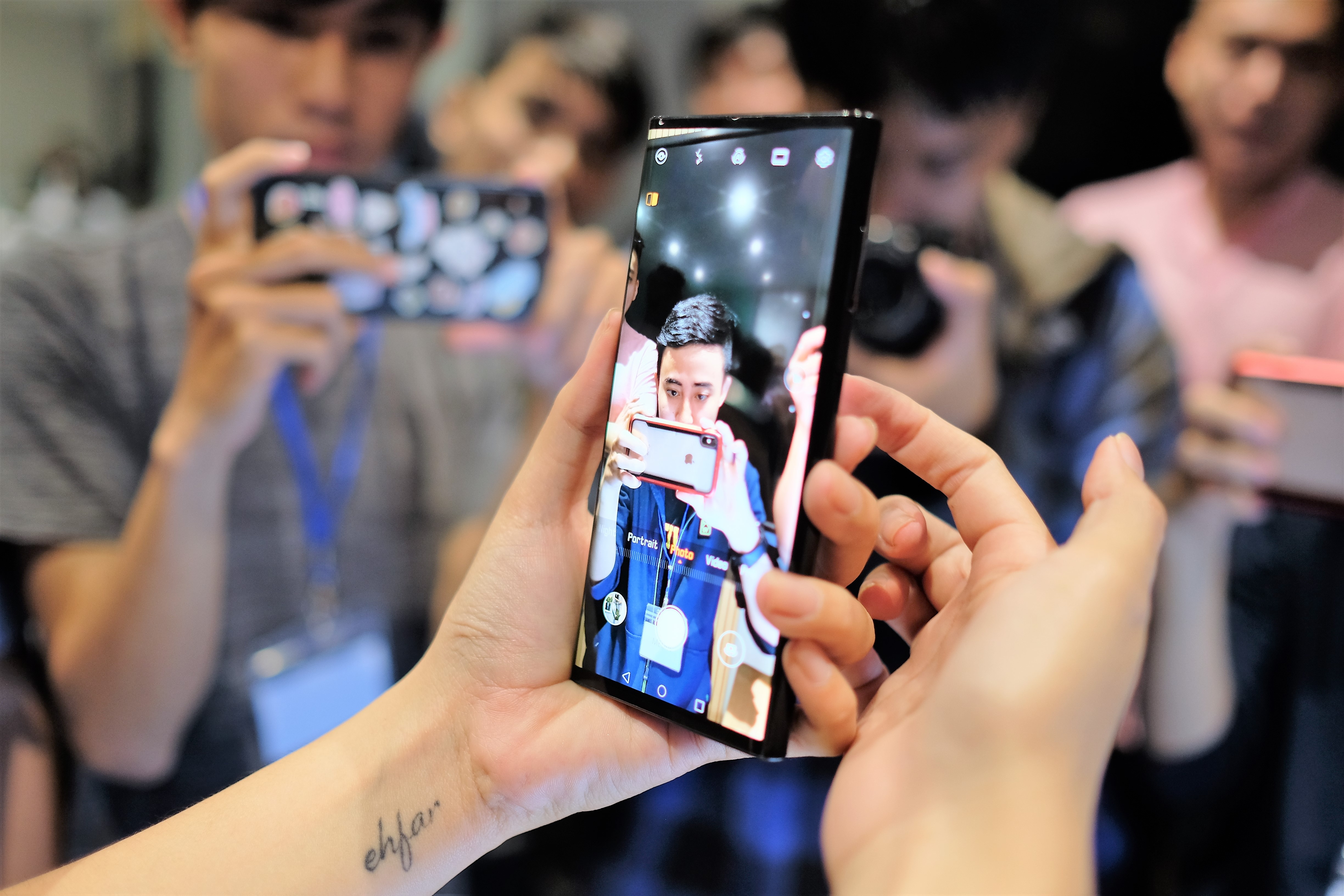 Huawei Mate X tai Viet Nam anh 10