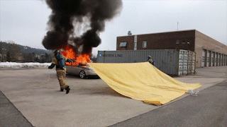 Chiec chan nay co the dap tat dam chay trong 20 giay hinh anh