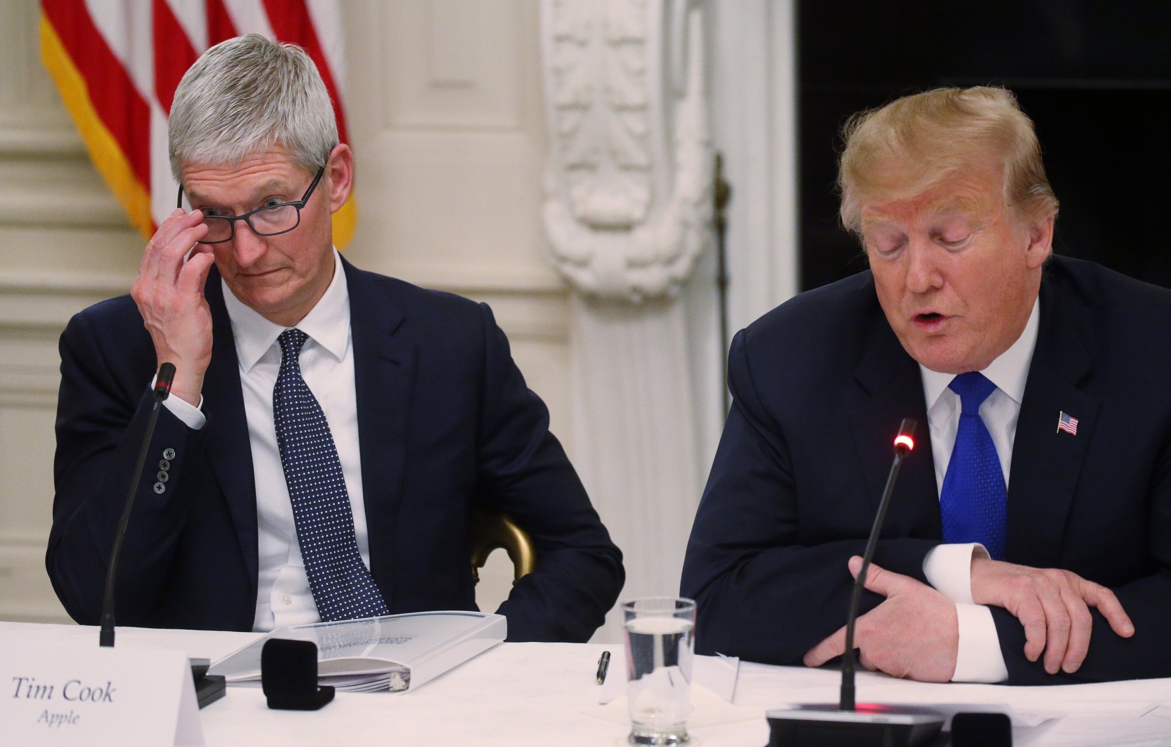 Nho ten sieu te, ong Trump goi Tim Cook la 'Tim Apple' hinh anh