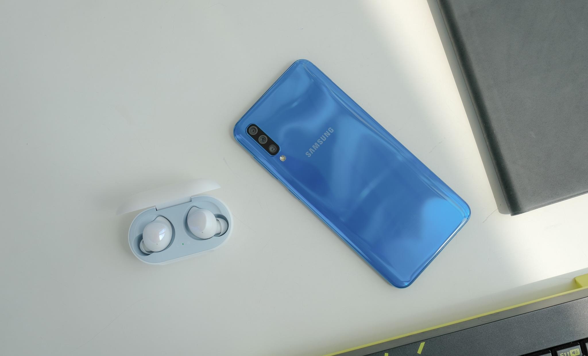 Den luot Galaxy S10 va A50 bi Samsung bo roi hinh anh