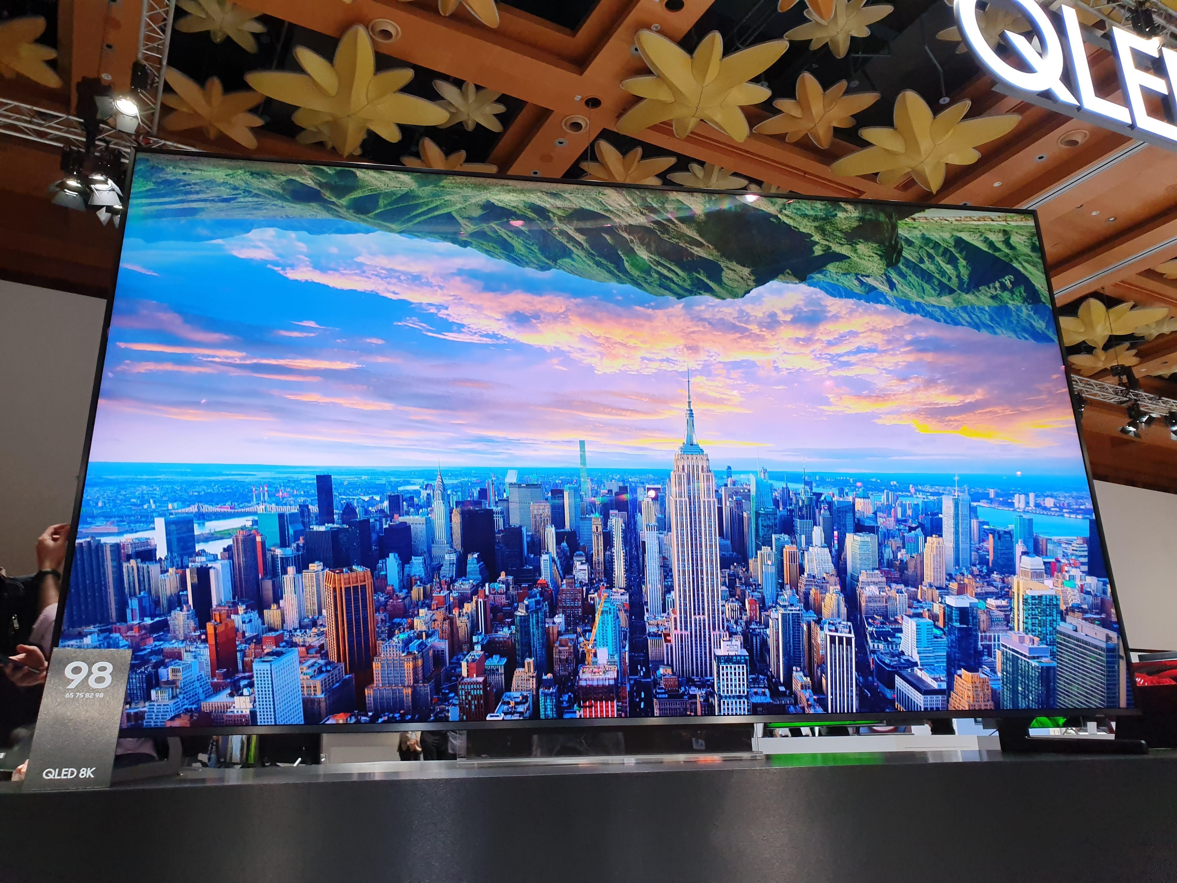 Samsung mang TV QLED 8K gia 2,3 ty ve Dong Nam A hinh anh