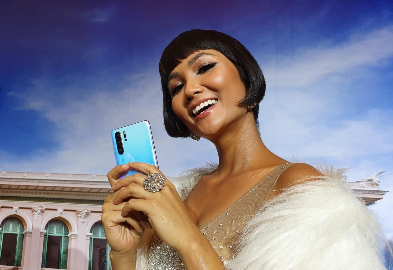 H'Hen Nie, Sam noi gi ve kha nang chup hinh cua P30 Pro? hinh anh