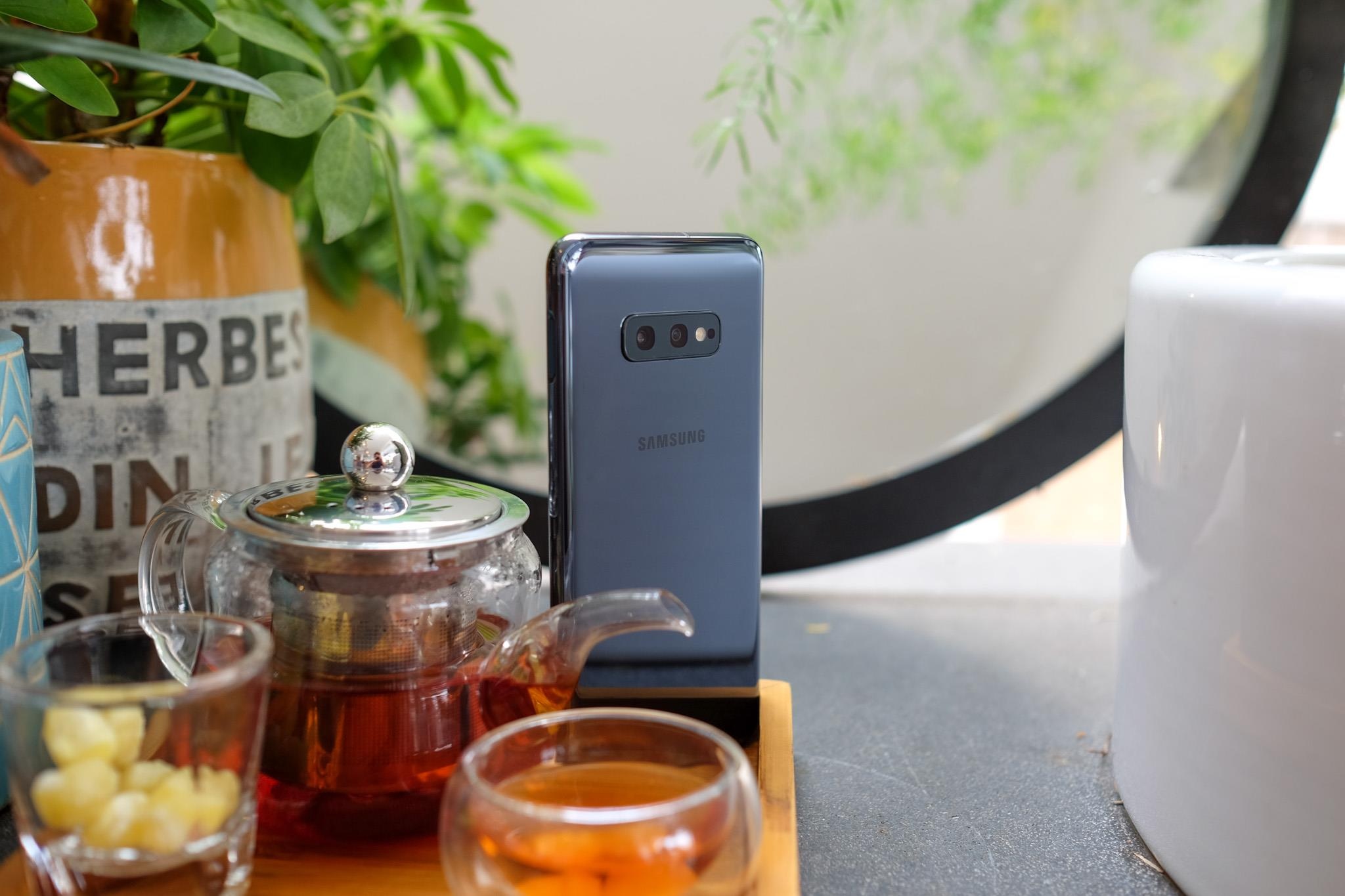 Trai nghiem Galaxy S10e anh 1