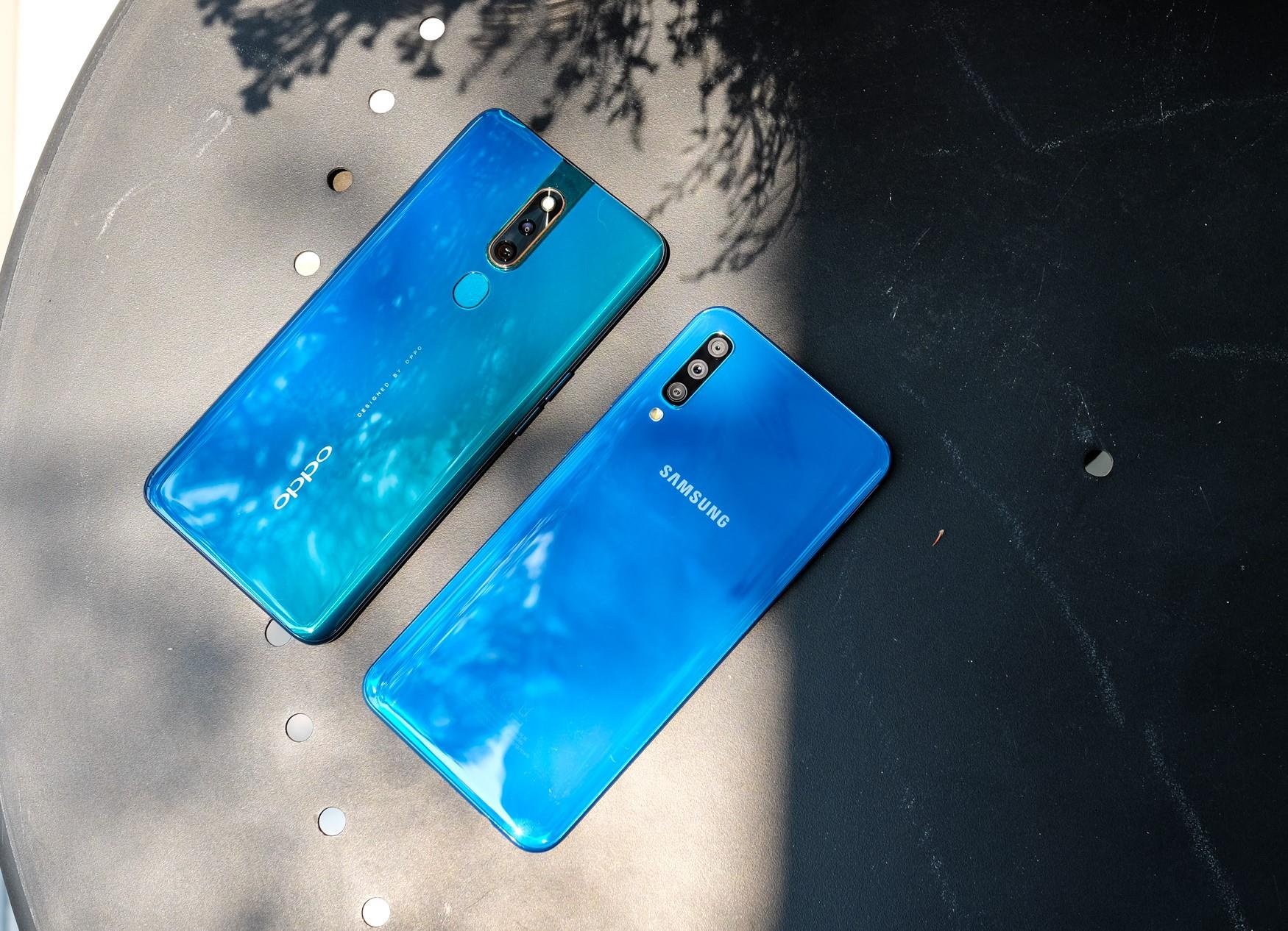 Galaxy A50 doi dau Oppo F11 Pro - smartphone tam trung nao dang mua? hinh anh