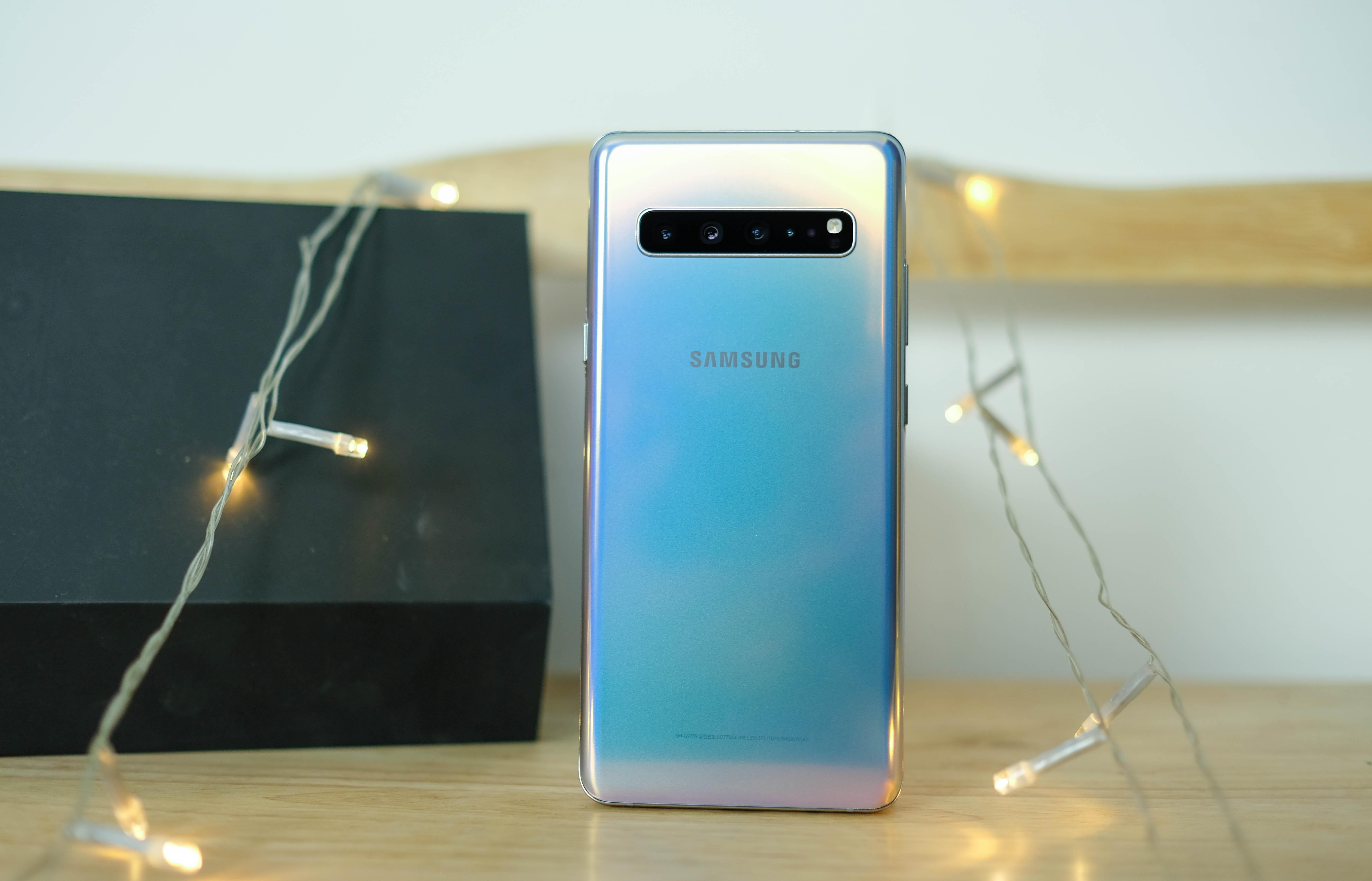 Chi tiet Galaxy S10 5G - 4 camera, man hinh 6,7 inch, gia 26 trieu hinh anh