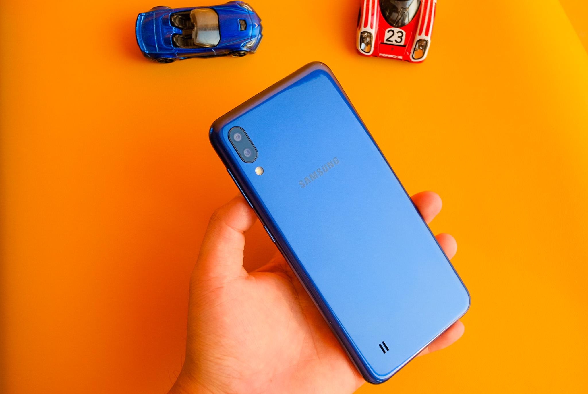 Trai nghiem Galaxy M10 anh 2