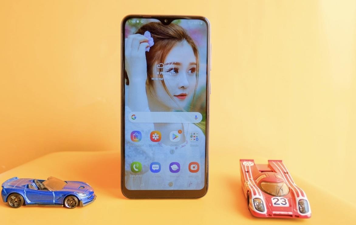 Chi tiet Galaxy M10 - camera kep goc rong, gia 2,8 trieu dong hinh anh