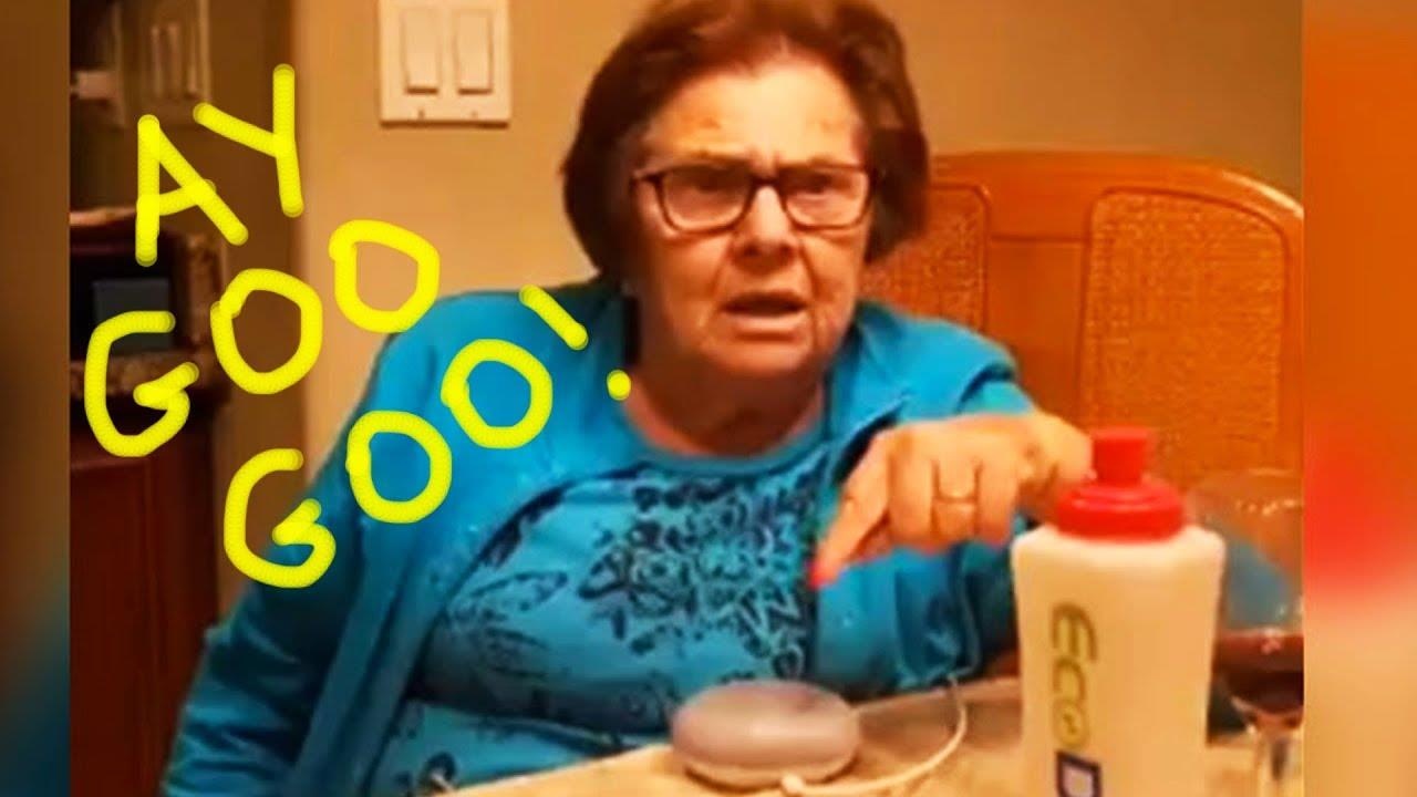 Cu ba 85 tuoi noi chuyen voi loa Google gay bao mang hinh anh