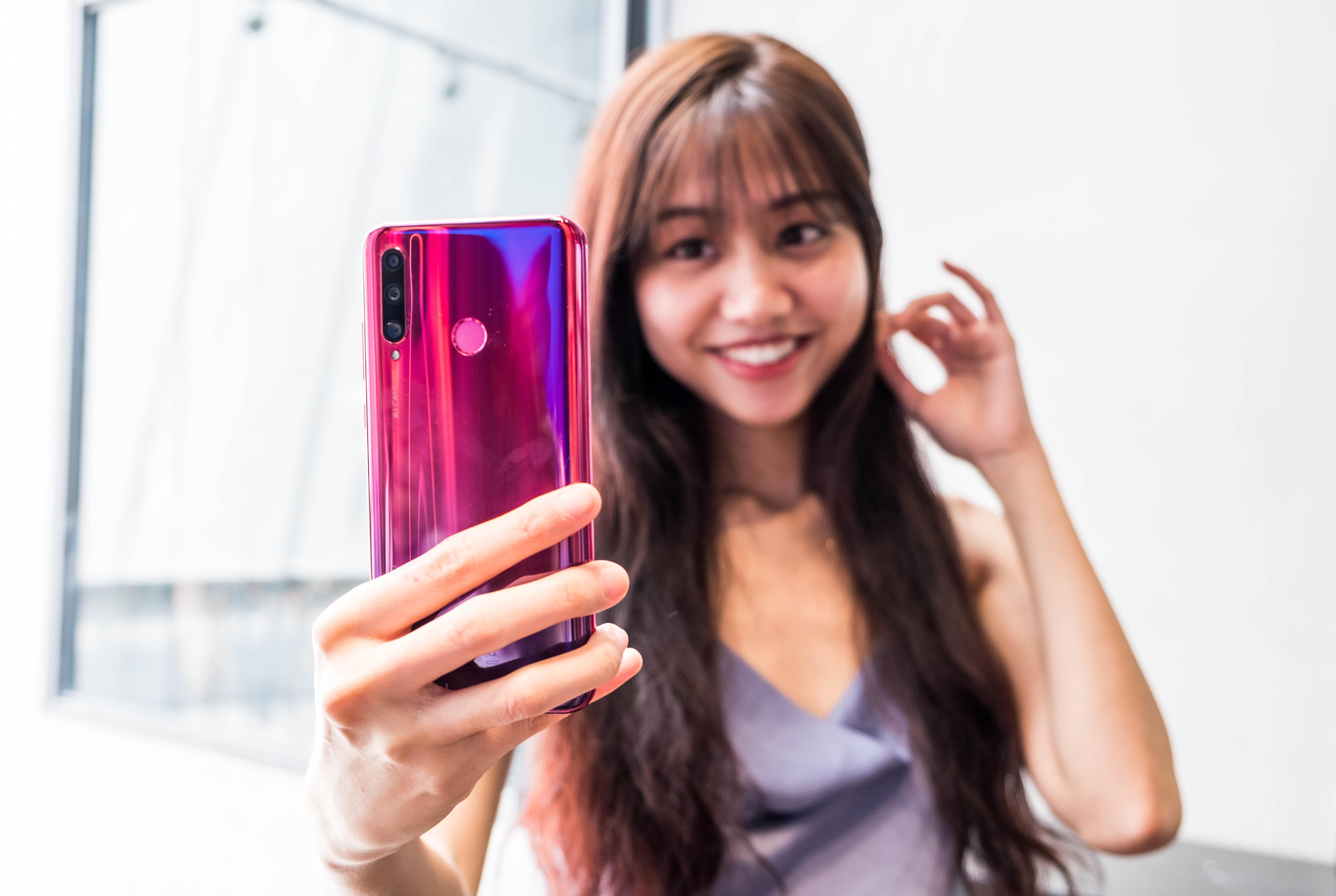 Honor 20 Lite ra mat tai VN - camera selfie 32 MP, gia 6 trieu dong hinh anh