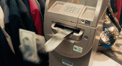 May ATM hoat dong phuc tap nhu the nao hinh anh