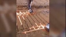 Cach lam hang rao sat bang khuon dat o Trung Quoc hinh anh