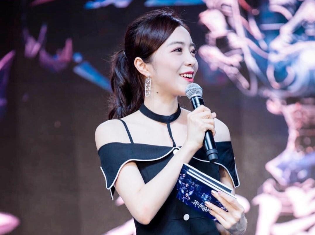 Nhung MC nu tai MSI 2019 anh 1