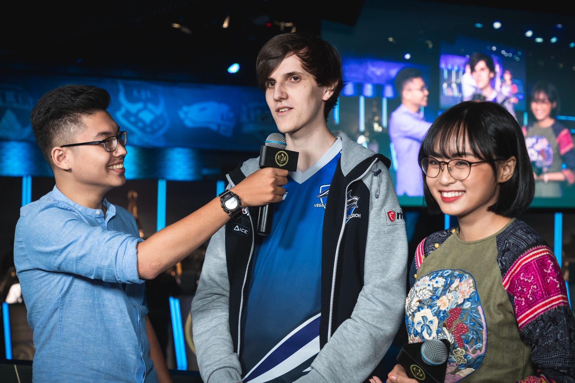 Nhung MC nu tai MSI 2019 anh 11