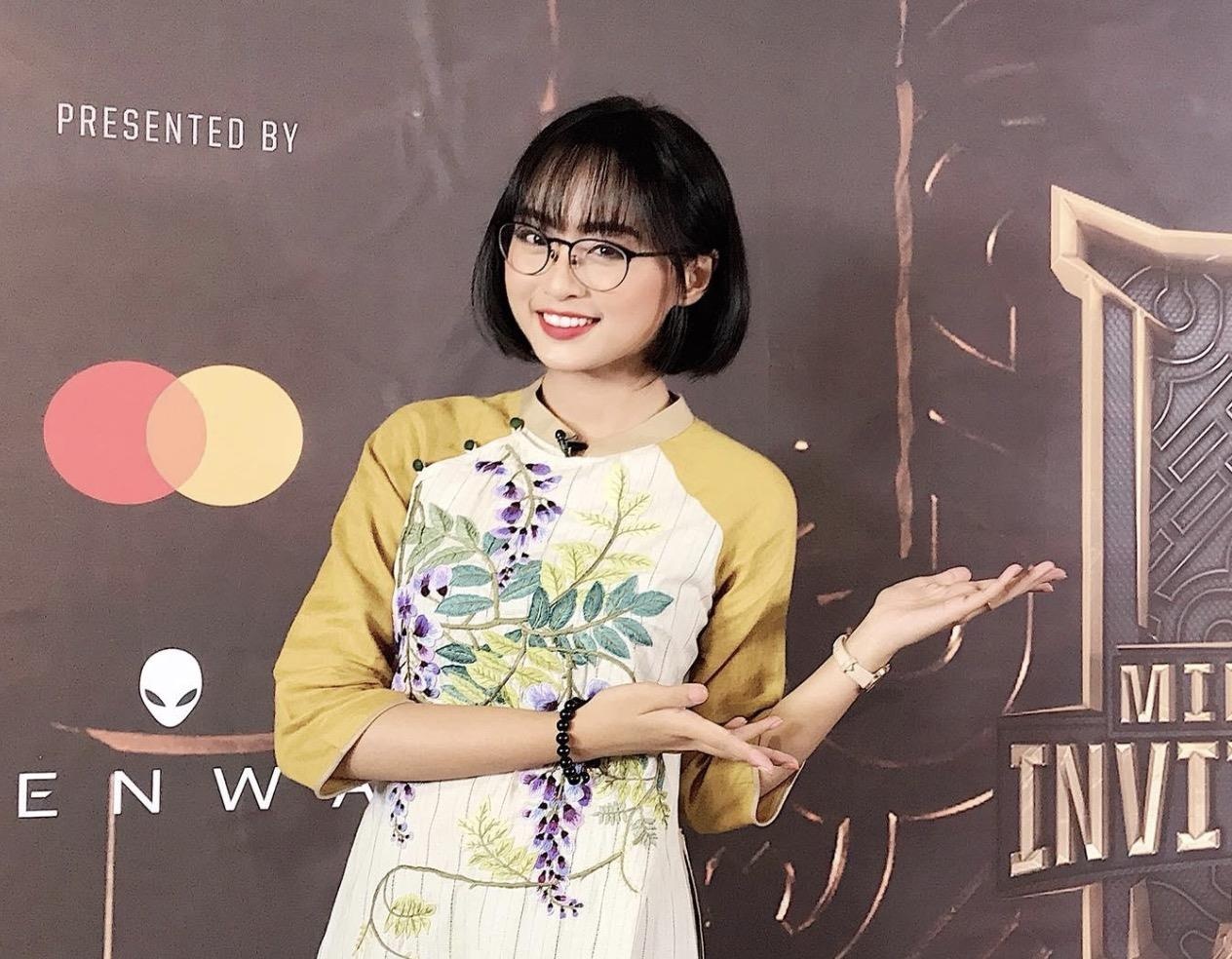 Minh Nghi va nhung 'bong hong' LMHT xinh dep gay chu y o giai MSI 2019 hinh anh