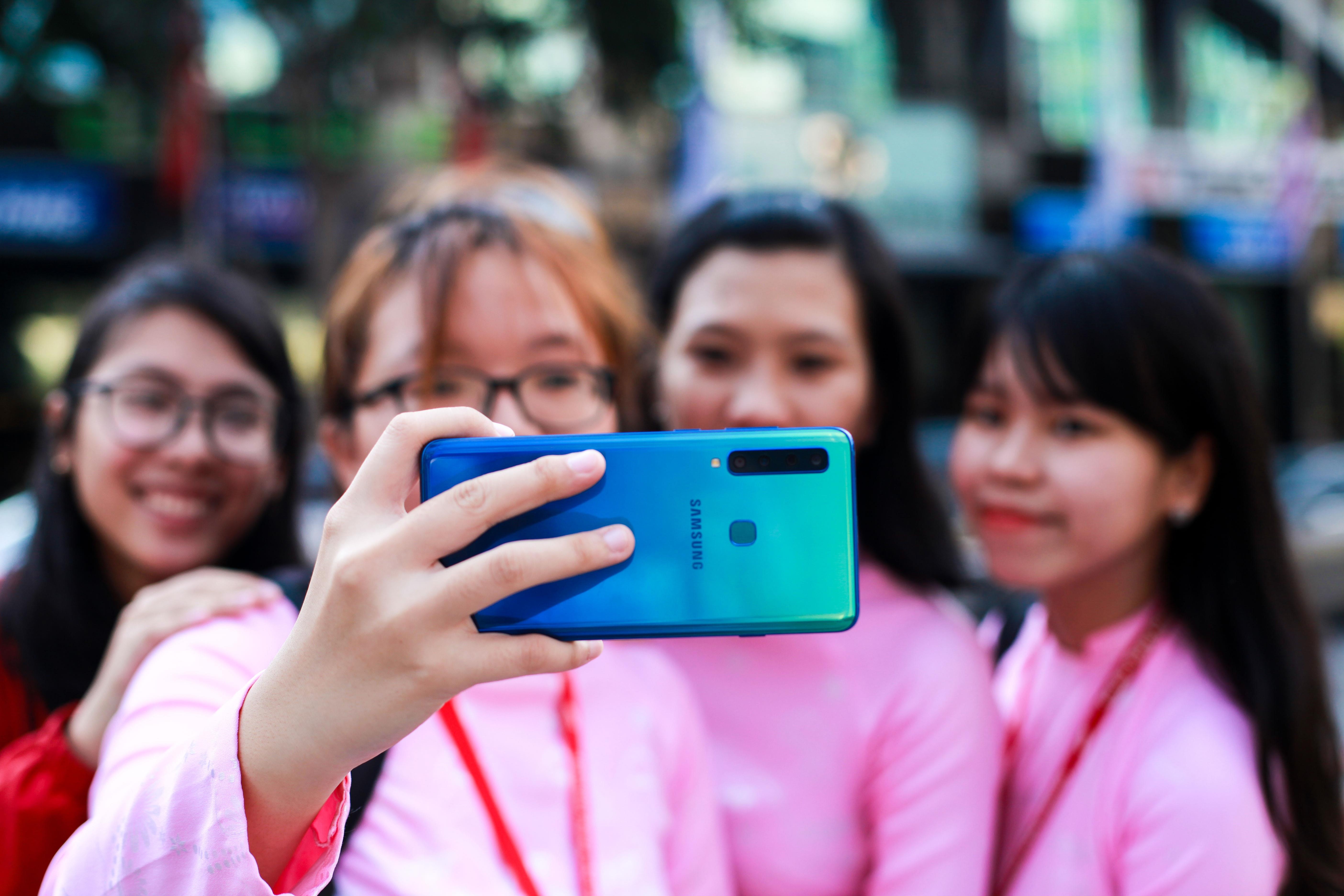 smartphone cao cap giam gia anh 2