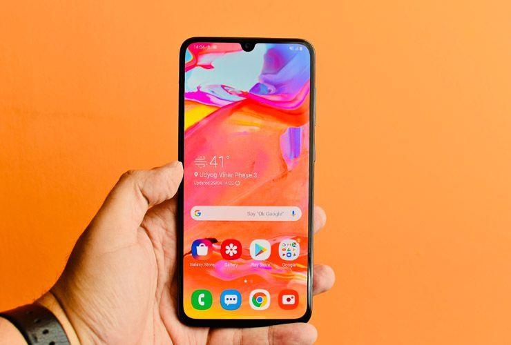 Danh gia nhanh Galaxy A70 - man hinh lon, 3 camera, gia 9,3 trieu hinh anh