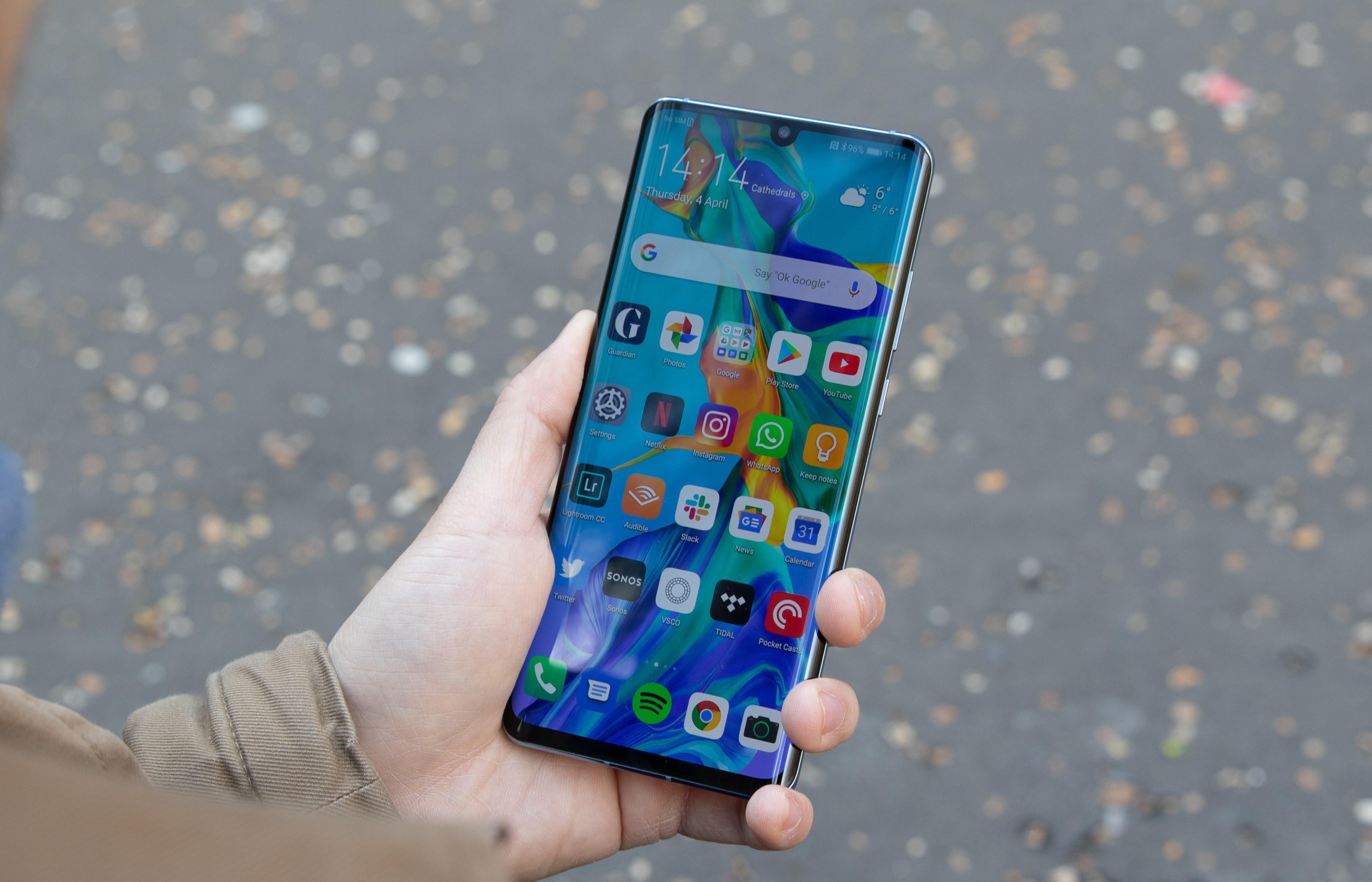 Chuyen gi dang xay ra voi Huawei? hinh anh