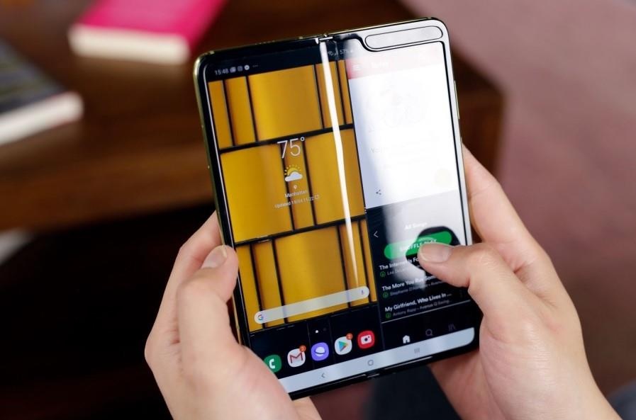 Smartphone man hinh gap chua len ke da ‘End Game’? hinh anh