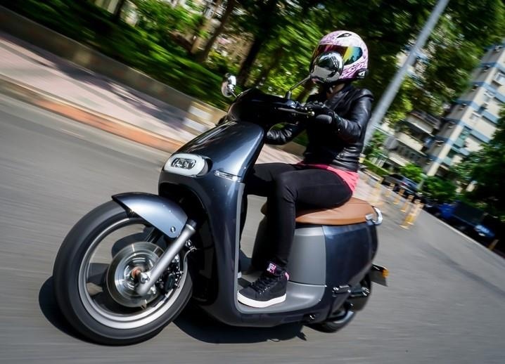 Xe ga dien Gogoro voi thiet ke tu tuong lai xuat hien tai Computex hinh anh