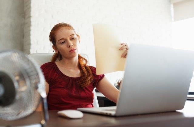 Troi nong mua thiet bi gi cho mat? hinh anh