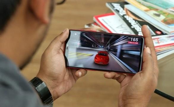 Loat smartphone choi game tot duoi 5 trieu dong tai VN hinh anh