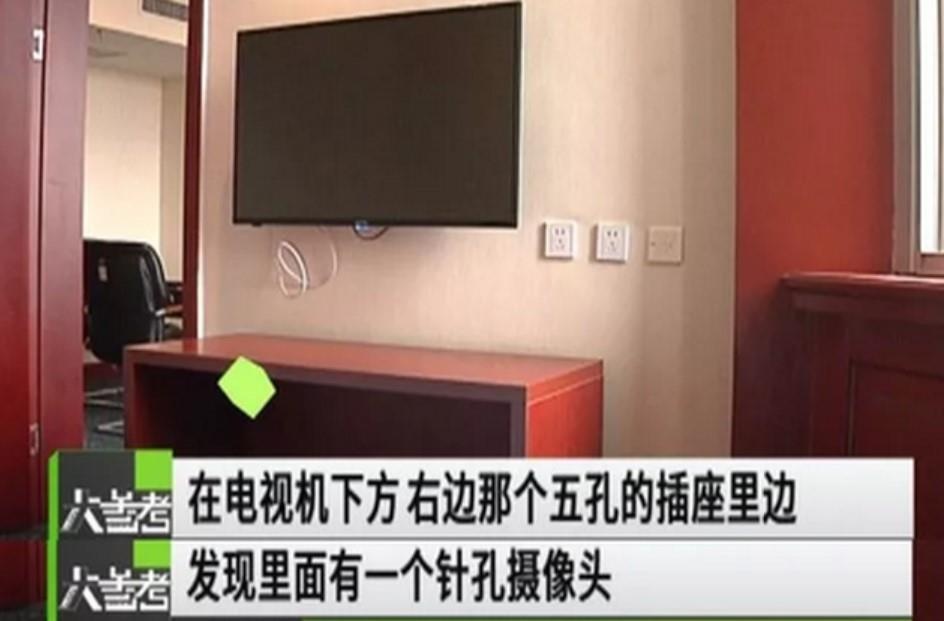 camera quay len ben trong o dien anh 2