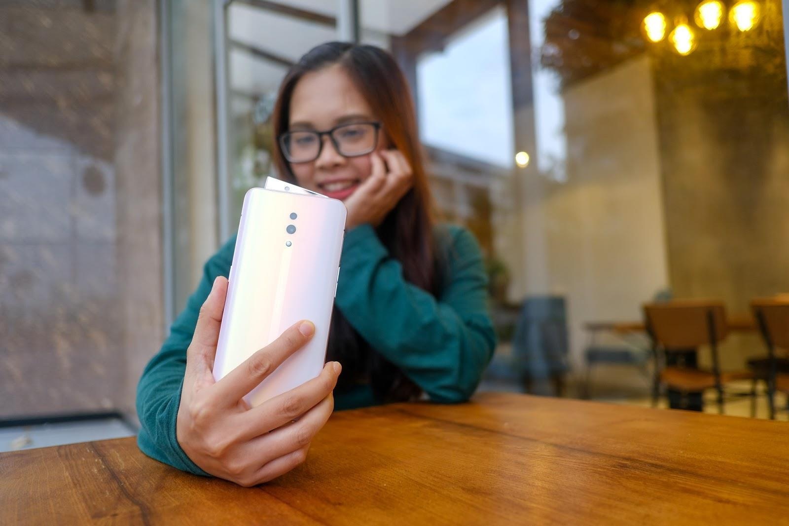 Tam 13 trieu co nen mua Oppo Reno? hinh anh