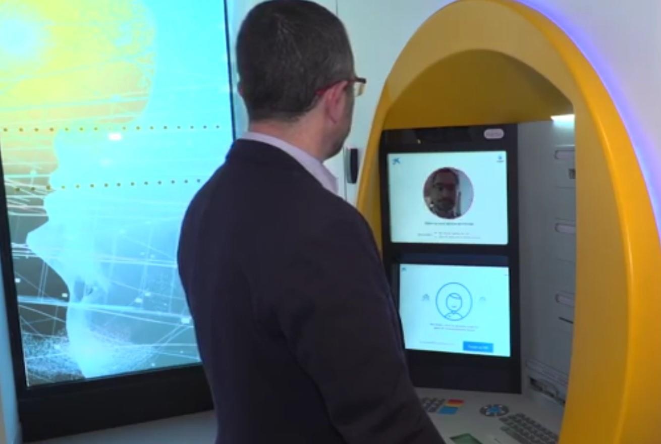 May ATM o Tay Ban Nha cho phep rut tien bang nhan dang khuon mat hinh anh