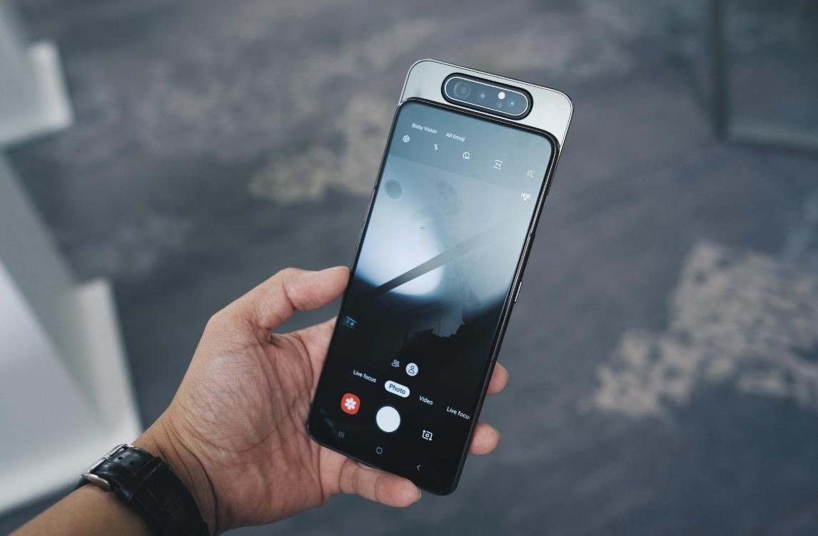 Galaxy A80 len ke tai VN - camera truot xoay, gia 15 trieu dong hinh anh