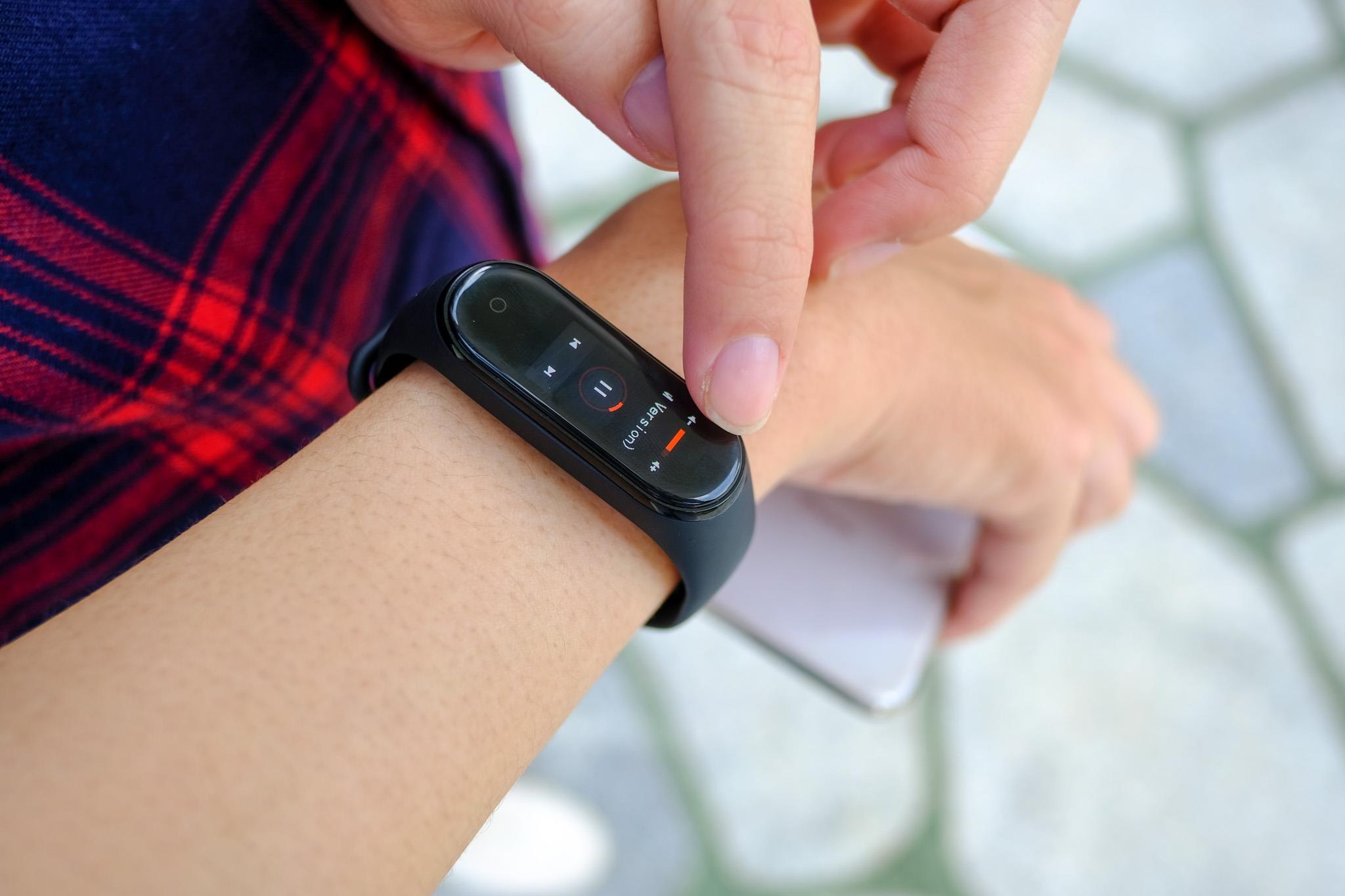 Danh gia Mi Band 4 anh 2