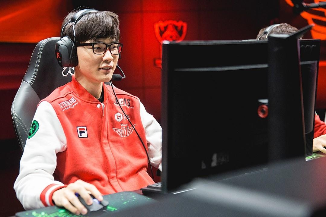 Faker lam doi thu 'boc hoi' trong 1 not nhac hinh anh