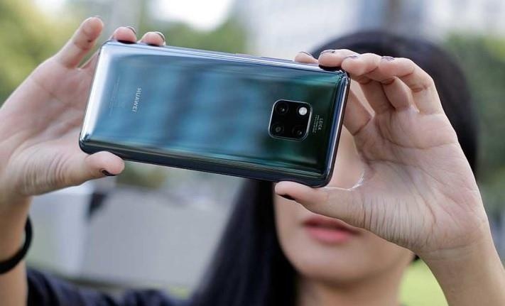 Nen mua smartphone nao trong tam 15 trieu dong? hinh anh